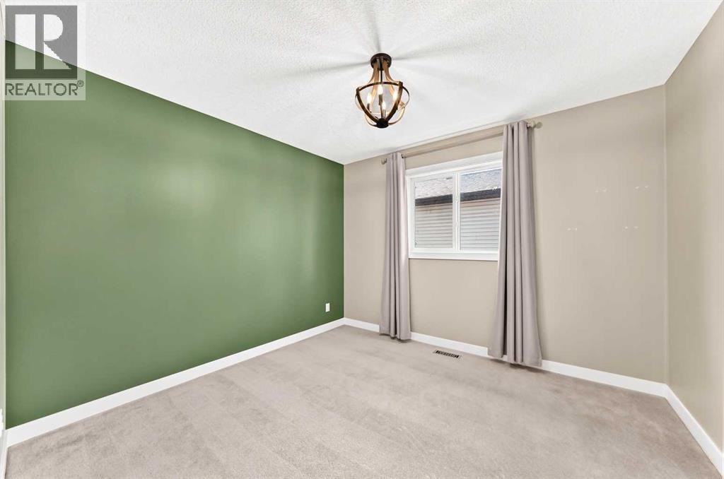 105 Westmount Green — photo 30