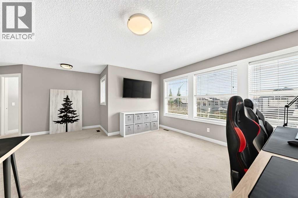 105 Westmount Green — photo 34