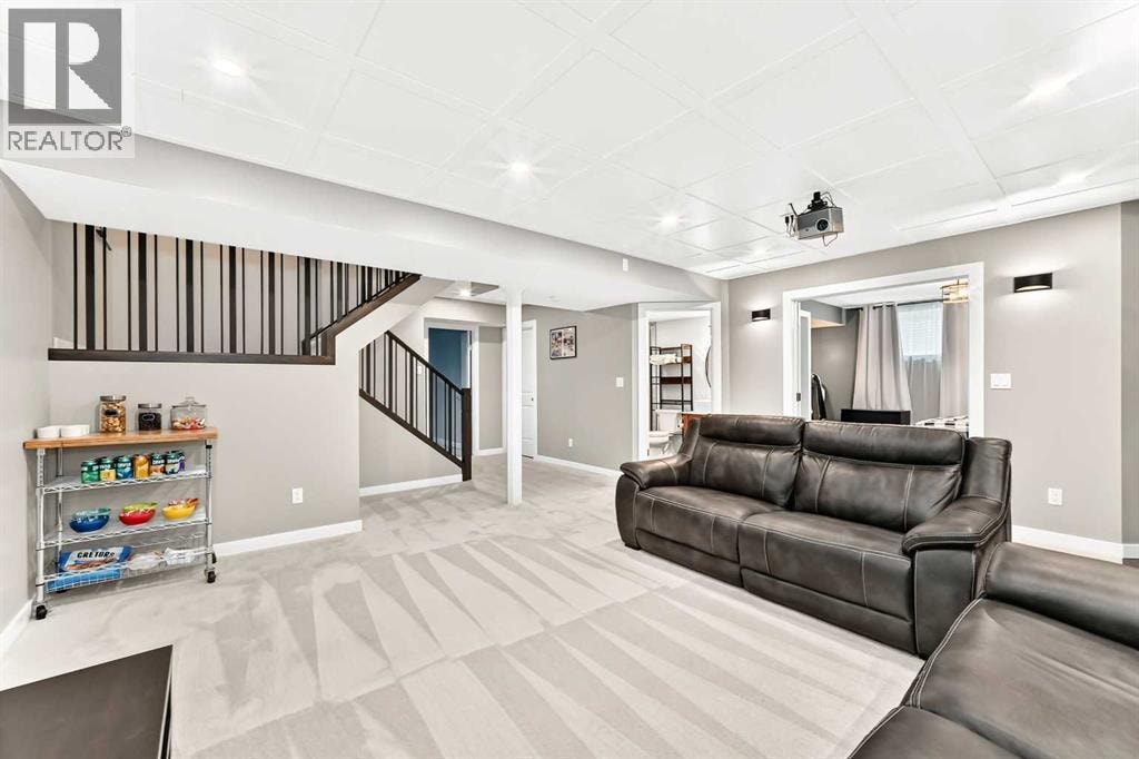 105 Westmount Green — photo 38