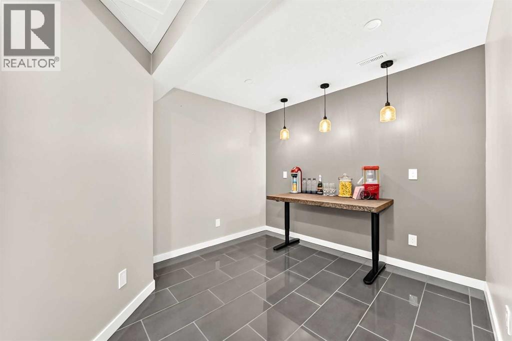 105 Westmount Green — photo 40
