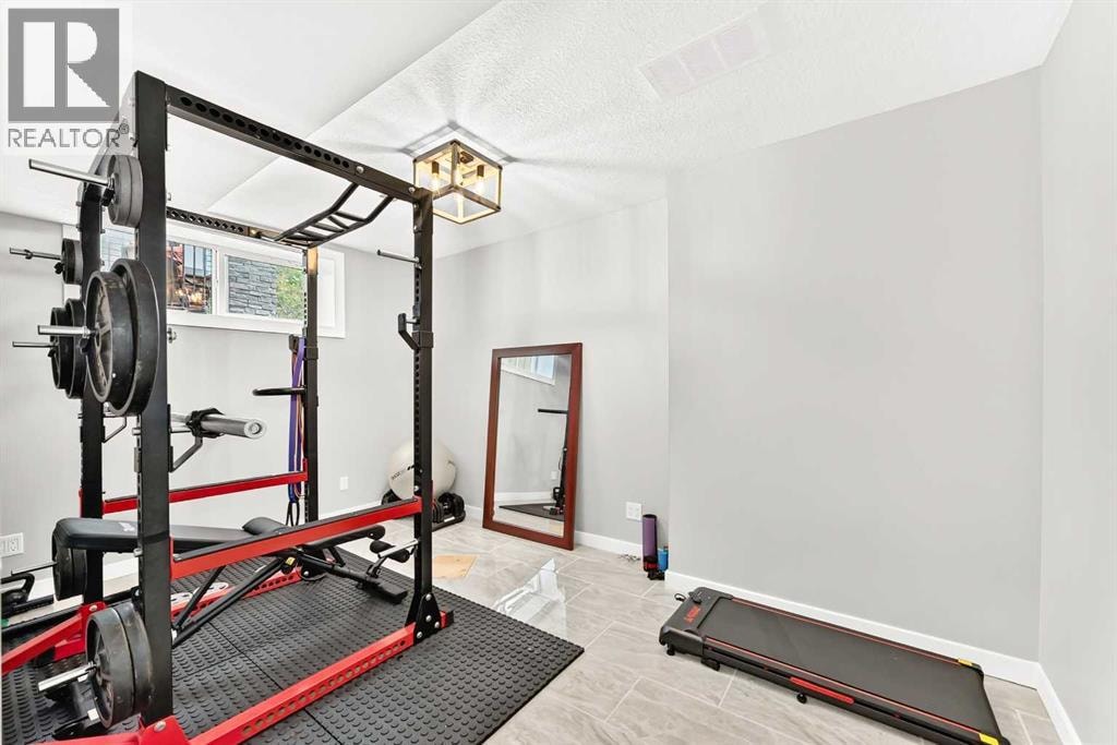 105 Westmount Green — photo 43