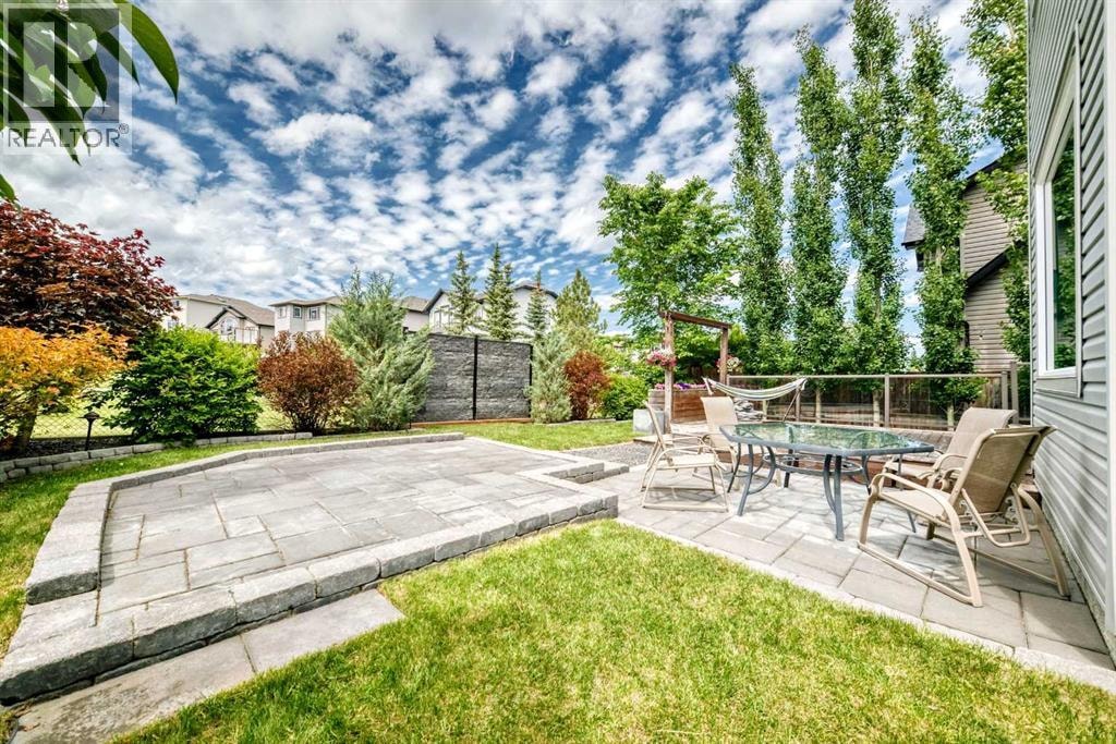 105 Westmount Green — photo 46