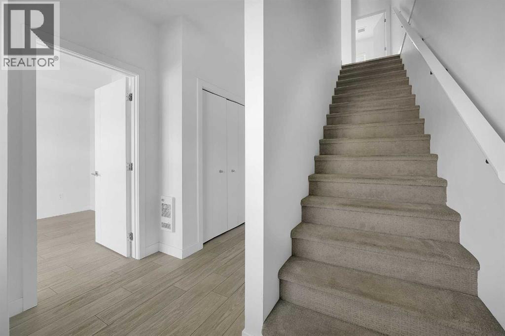 693 Savanna Boulevard NE — photo 3