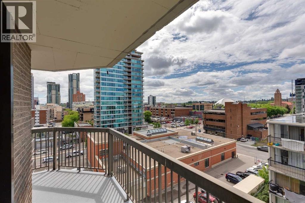 703, 215 14 Avenue SW — photo 20