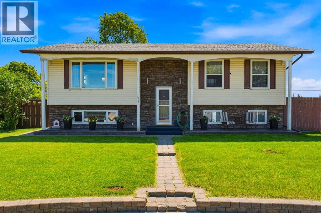 1016 Pensdale Crescent SE