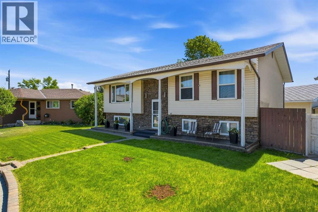 1016 Pensdale Crescent SE — photo 3