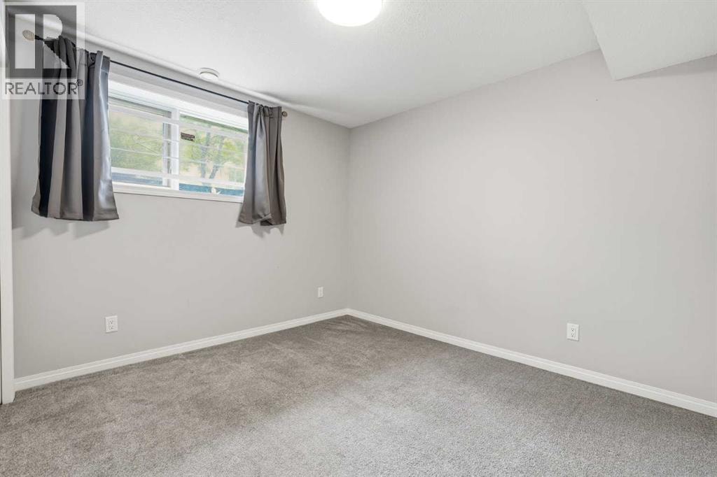 781 Sandringham Place NW — photo 23