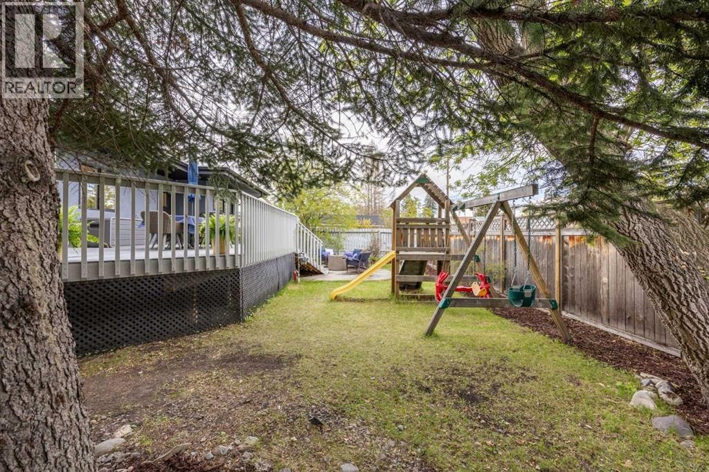 32 Westminster Drive SW — photo 46