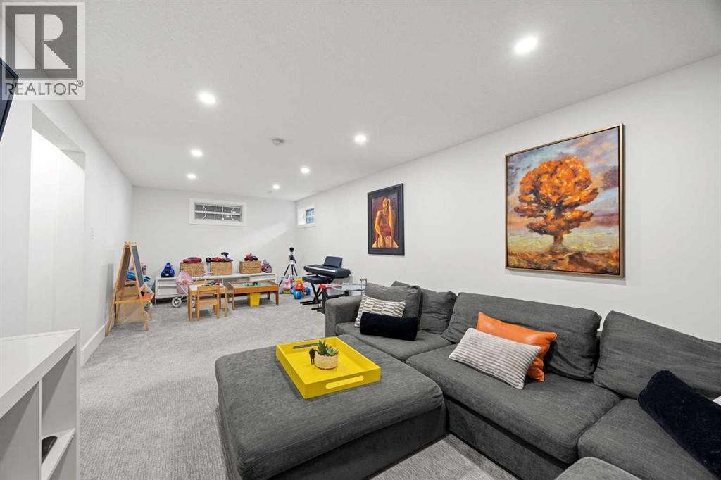 32 Westminster Drive SW — photo 35