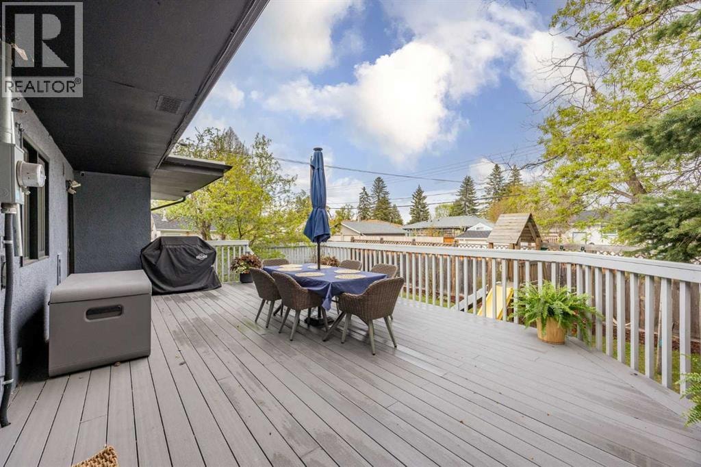 32 Westminster Drive SW — photo 41