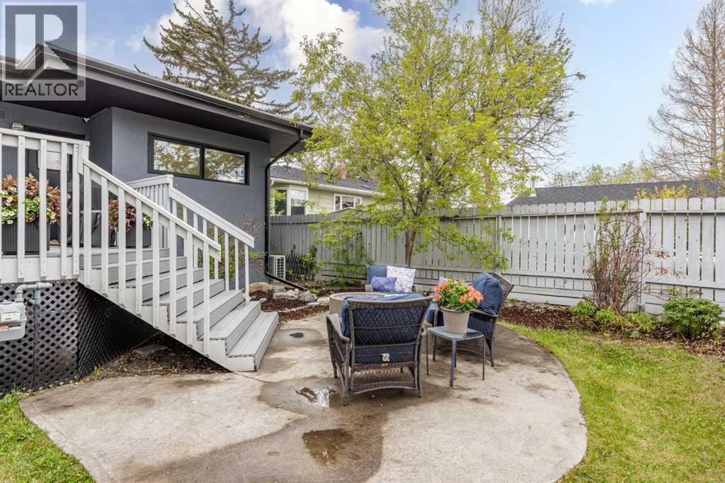 32 Westminster Drive SW — photo 42