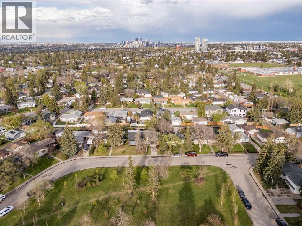 32 Westminster Drive SW — photo 47