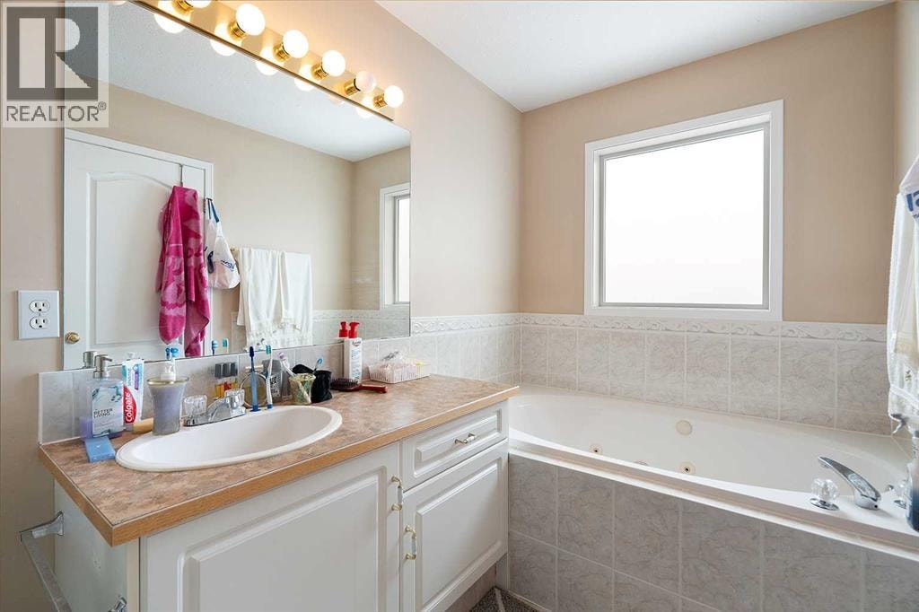 141 Arbour Stone Close NW — photo 31