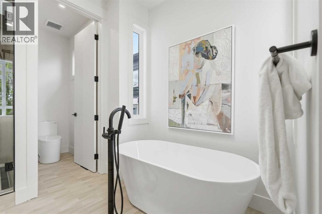 510 54 Avenue SW — photo 26