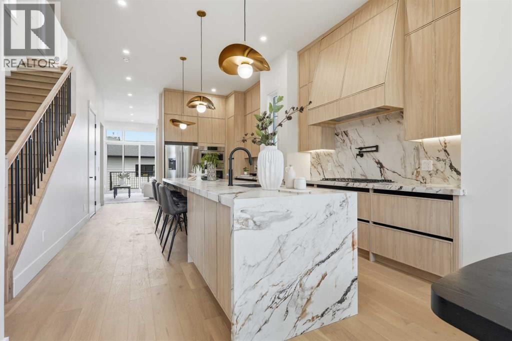 510 54 Avenue SW — photo 8