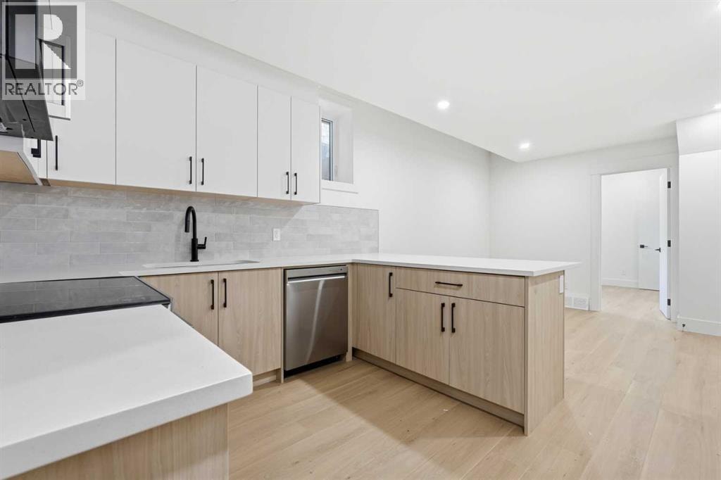 510 54 Avenue SW — photo 38