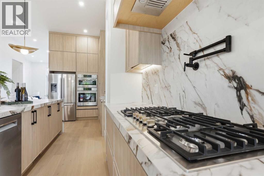 510 54 Avenue SW — photo 9