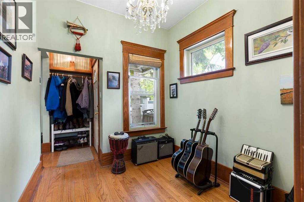 508 10 Avenue NE — photo 5