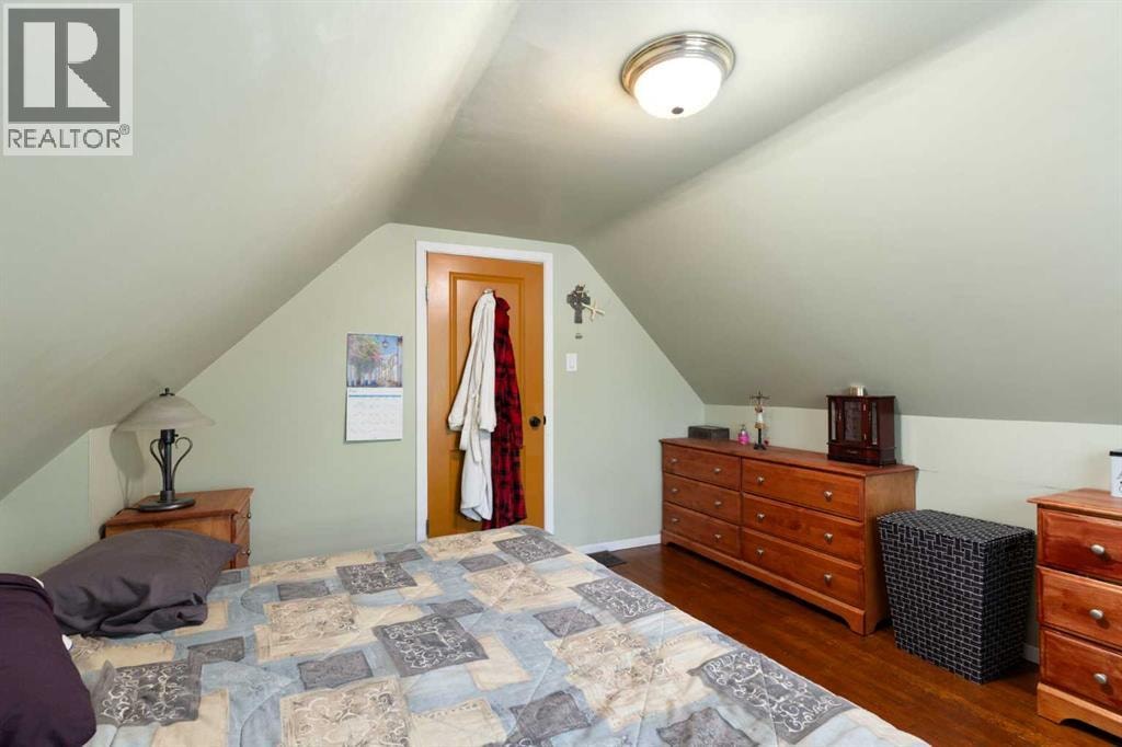 508 10 Avenue NE — photo 18