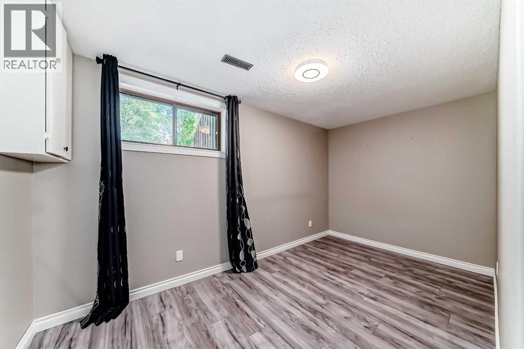 55 Woodstock Way SW — photo 31