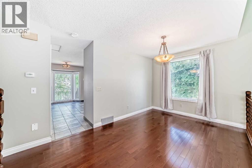 55 Woodstock Way SW — photo 7