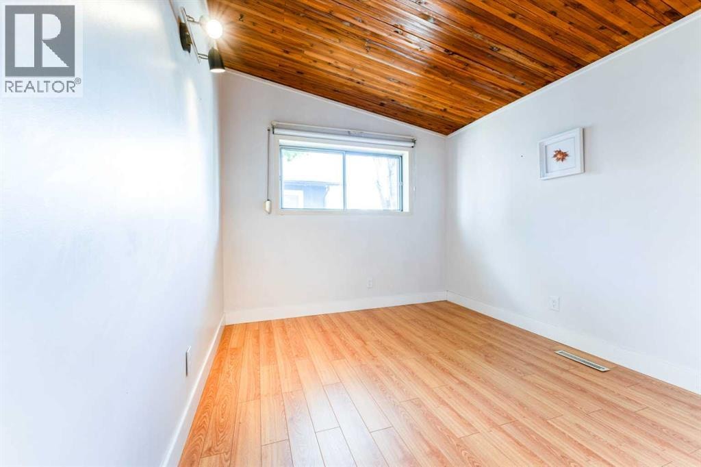2023 8 Avenue NE — photo 17
