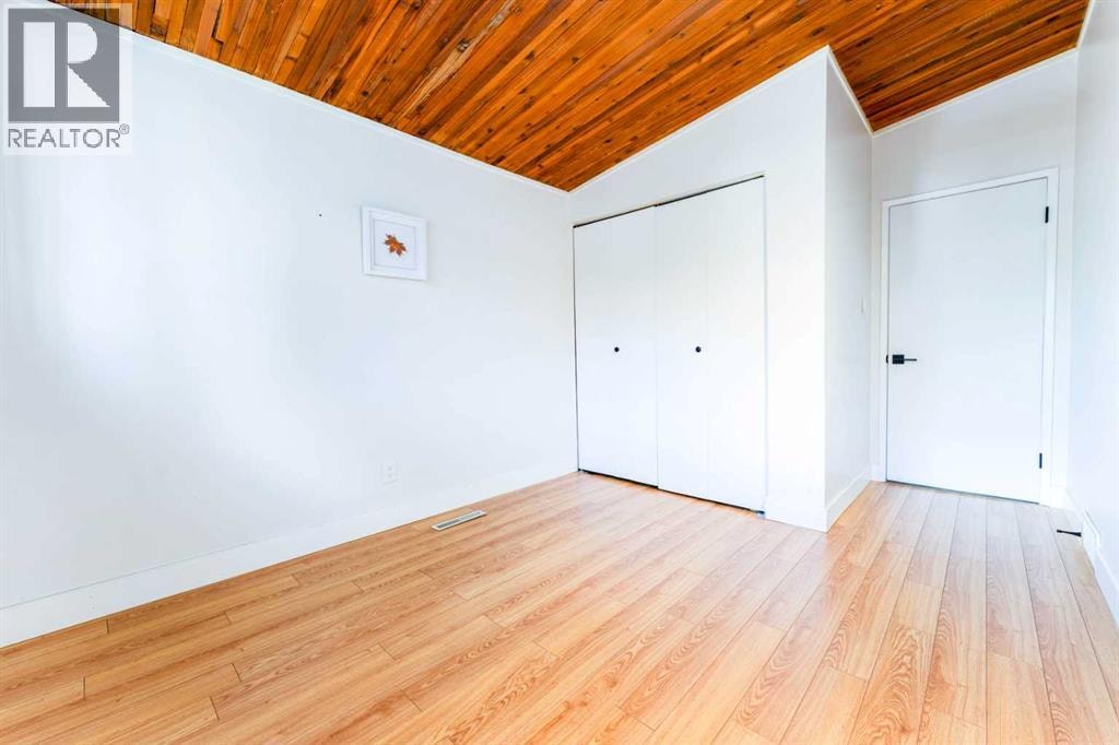 2023 8 Avenue NE — photo 18