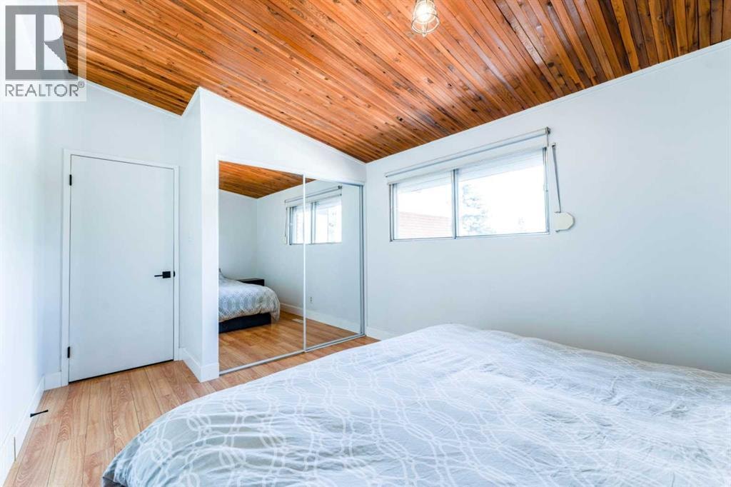 2023 8 Avenue NE — photo 16