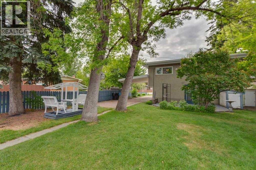 4823 Brisebois Drive NW — photo 32