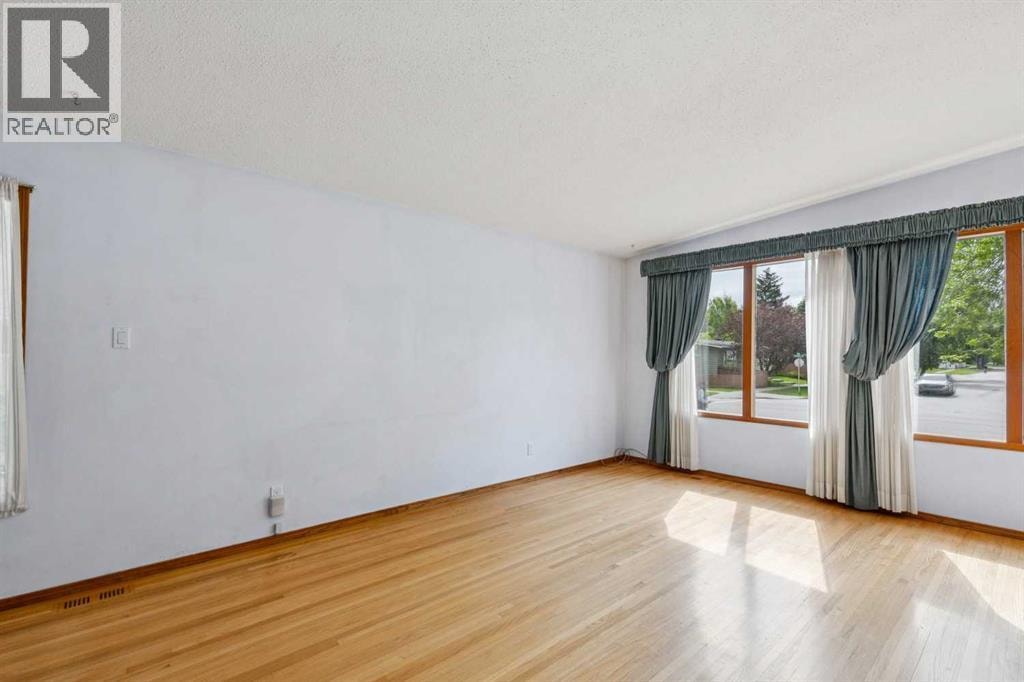 4823 Brisebois Drive NW — photo 13