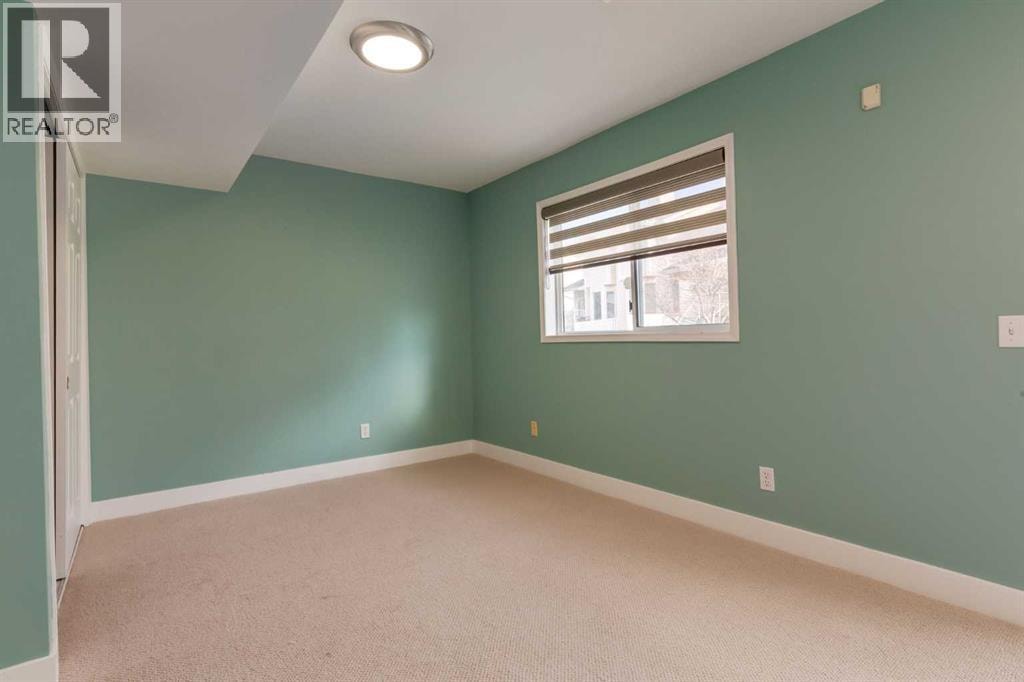 318 Hawkstone Manor NW — photo 27