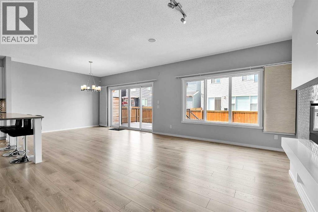 300 Walgrove Boulevard SE — photo 8