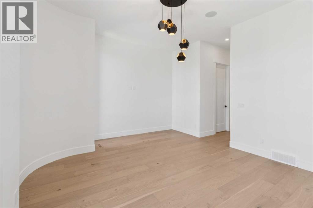 4216 16 Street SW — photo 25