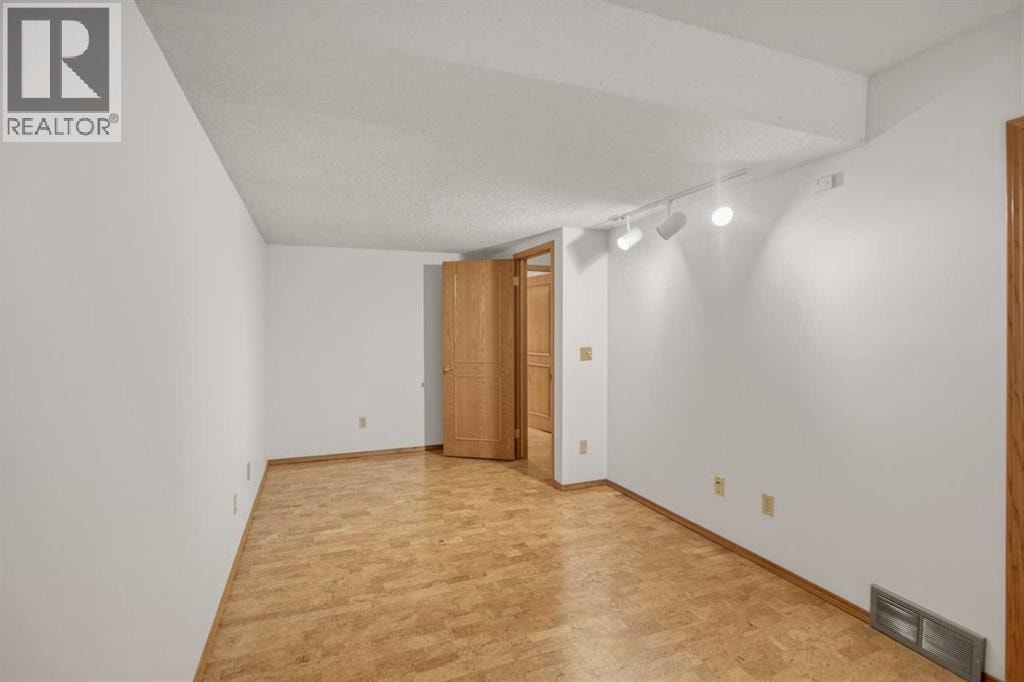 240 Varsity Estates Terrace NW — photo 31
