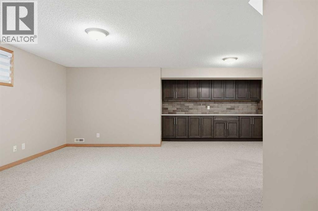 209 Oakmere Close — photo 24