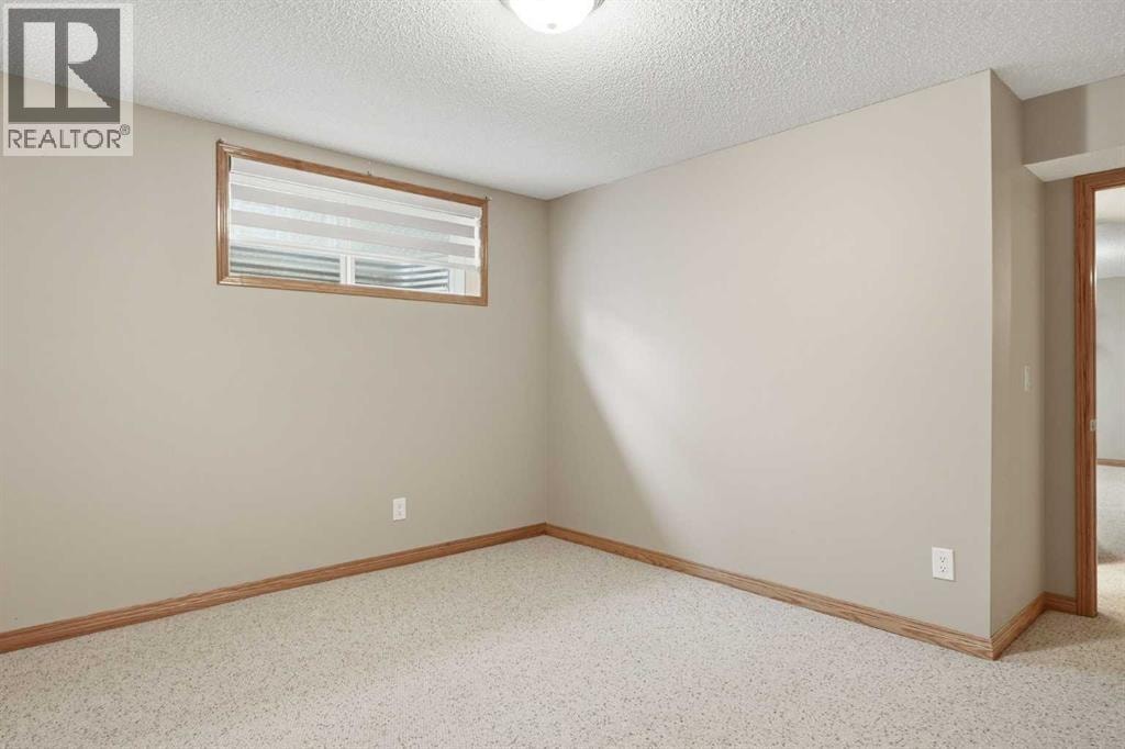 209 Oakmere Close — photo 25