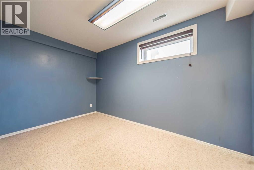 76 Sunset Crescent — photo 35