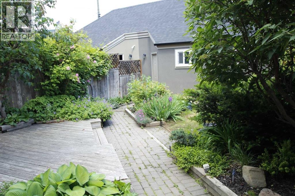 216 4 Avenue NE — photo 46