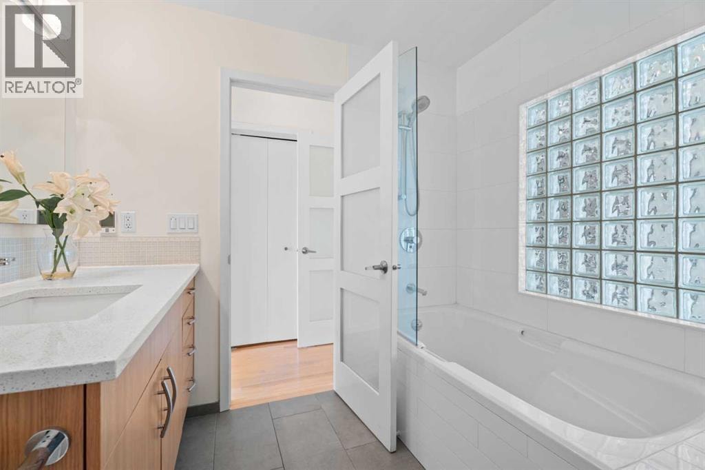 216 4 Avenue NE — photo 28