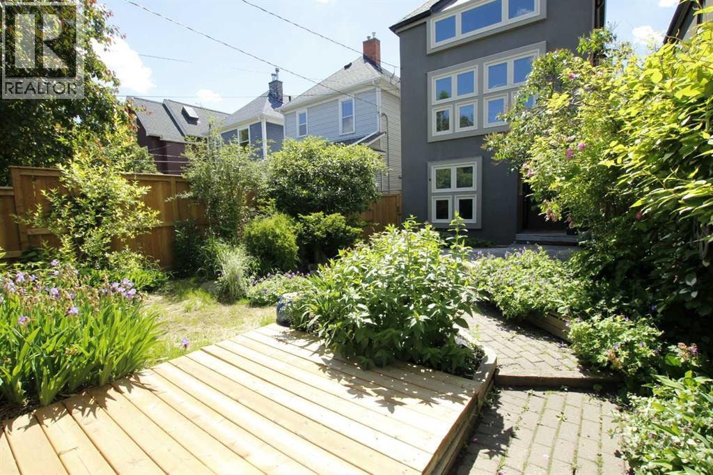 216 4 Avenue NE — photo 47
