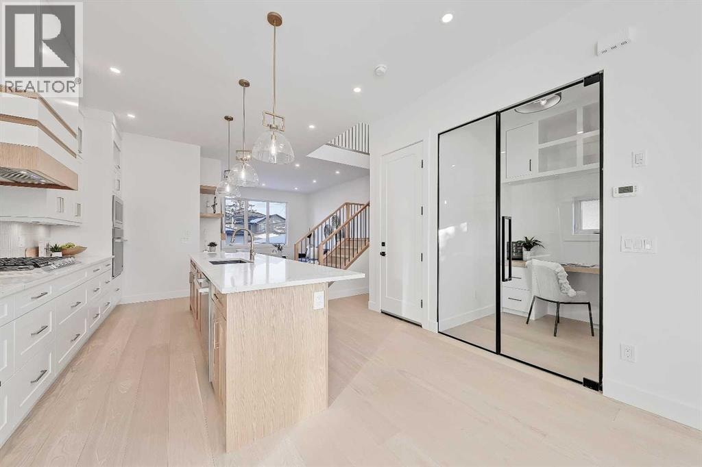 3538 43 Street SW — photo 7