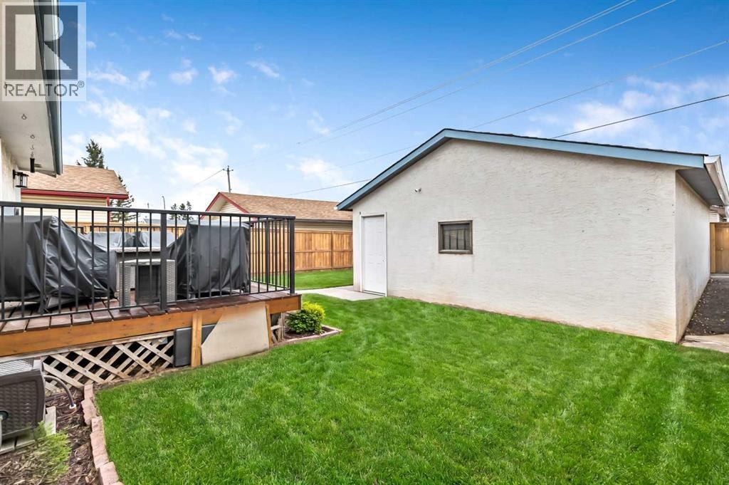 399 Maitland Crescent NE — photo 25