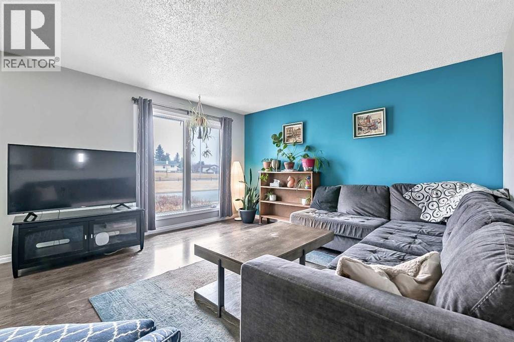 399 Maitland Crescent NE — photo 4