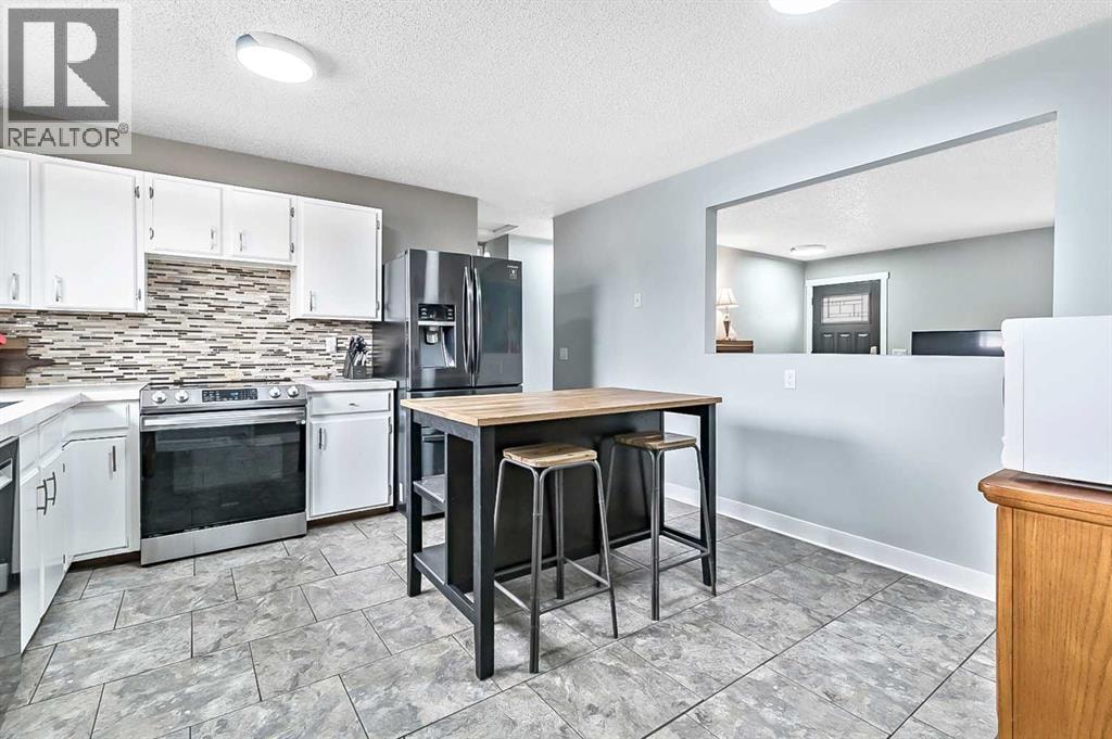 399 Maitland Crescent NE — photo 8