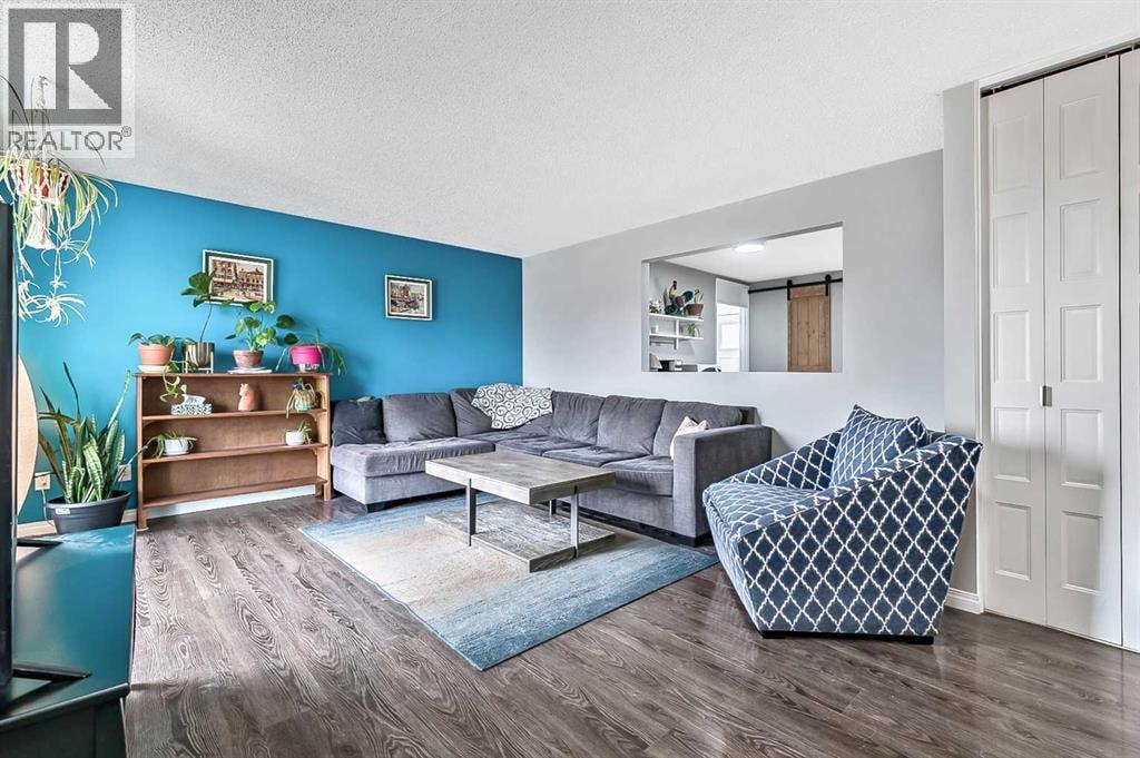 399 Maitland Crescent NE — photo 3