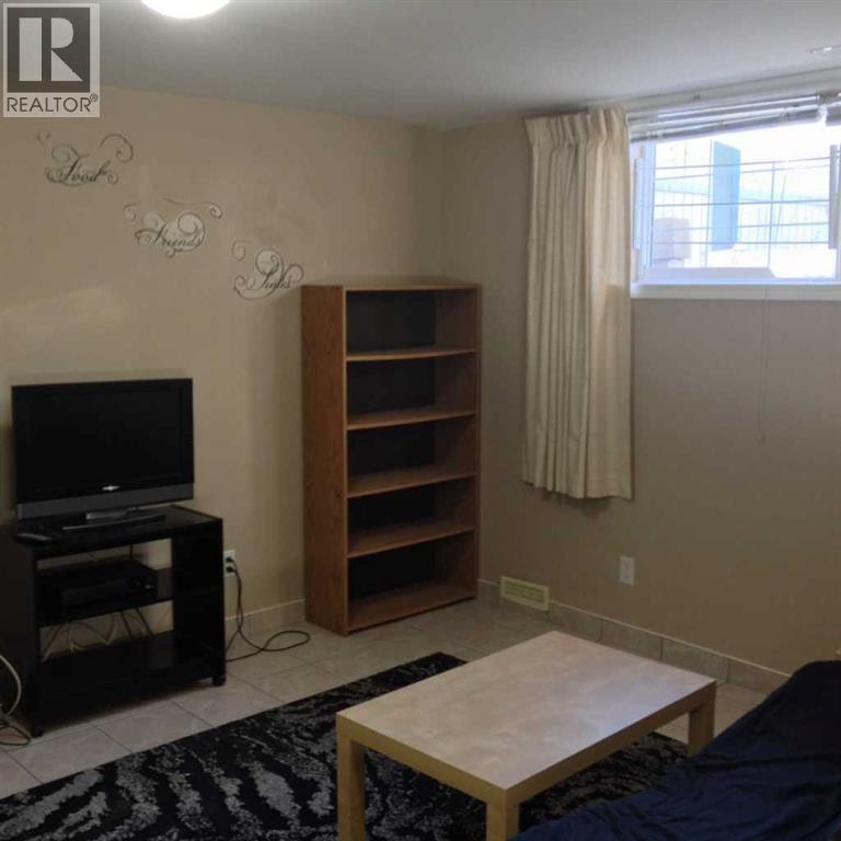 2457 22A Street NW — photo 34