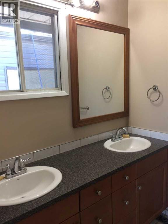2457 22A Street NW — photo 7