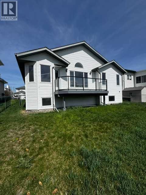228 Woodside Crescent NW — photo 2