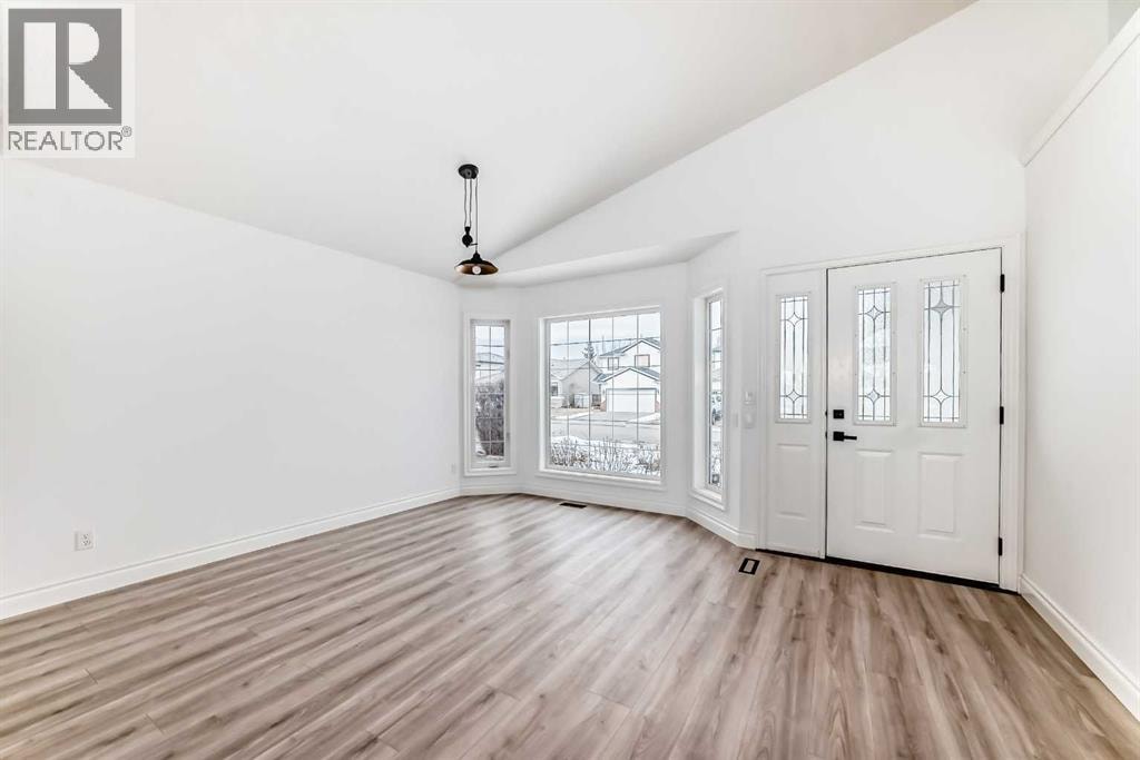 228 Woodside Crescent NW — photo 4