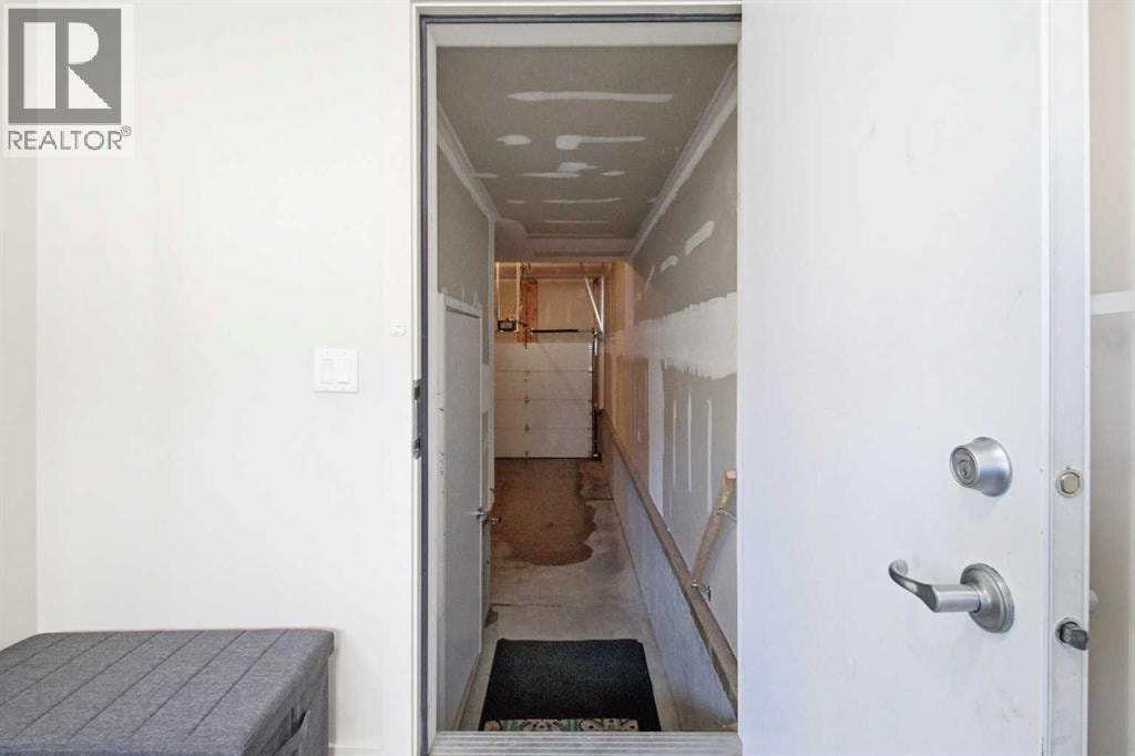 402, 11 Evanscrest Mews NW — photo 35